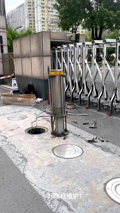 专业出入口车牌识别道闸与升降柱安装维修服务指南